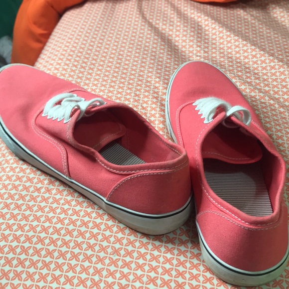 Converse - Picture 2 of 5